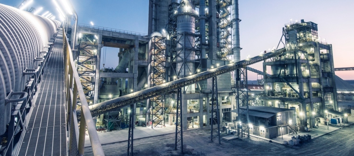 Thyssenkrupp cement plant at night 2 image w2000 h670 1 1