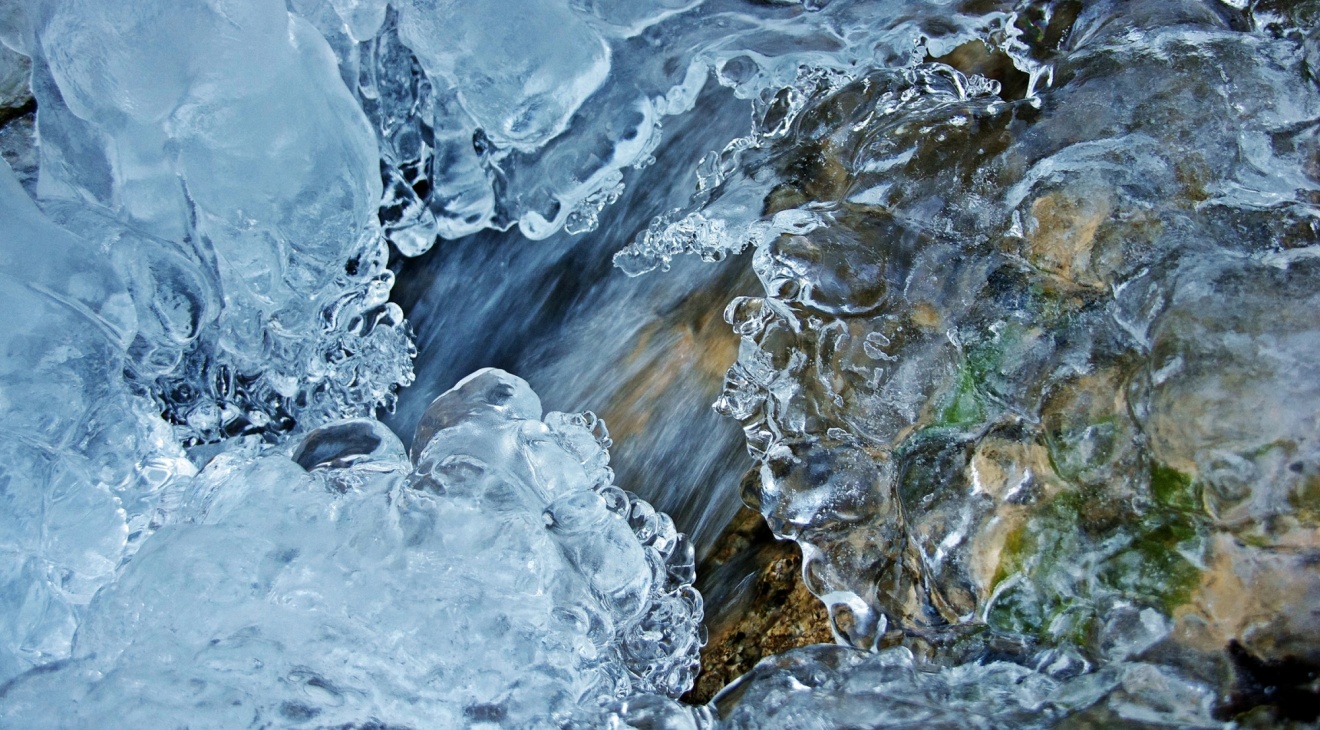 Close up of frozen water 325328 Kleiner